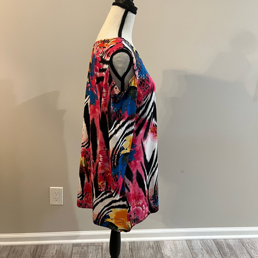 Max & Rina Colorful Abstract top - Picture 3 of 4